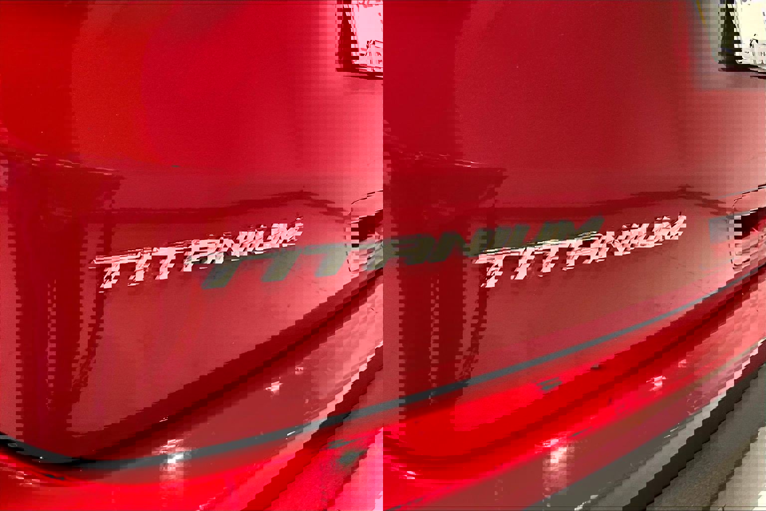 Used 2022 Ford Edge Titanium image 23