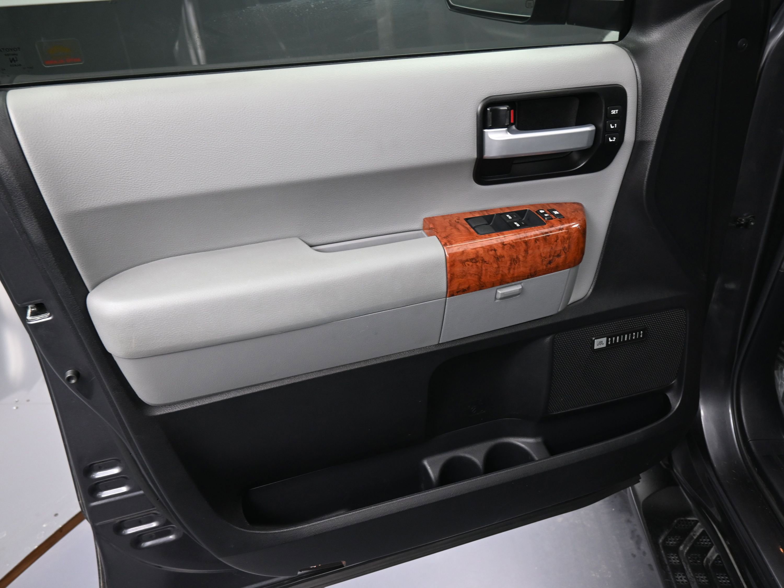 Used 2020 Toyota Sequoia Platinum image 13