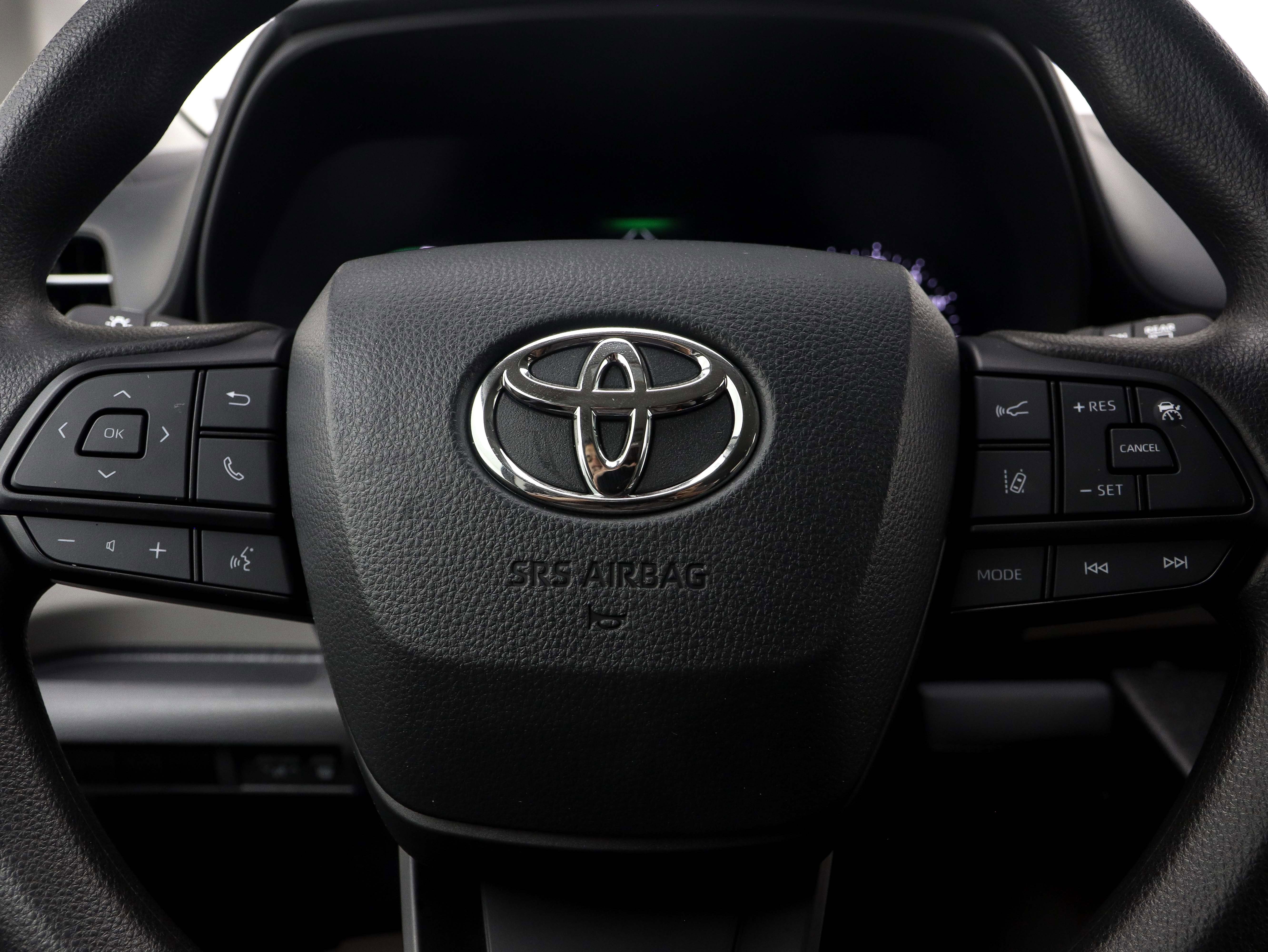 Used 2024 Toyota Sienna LE FWD image 25