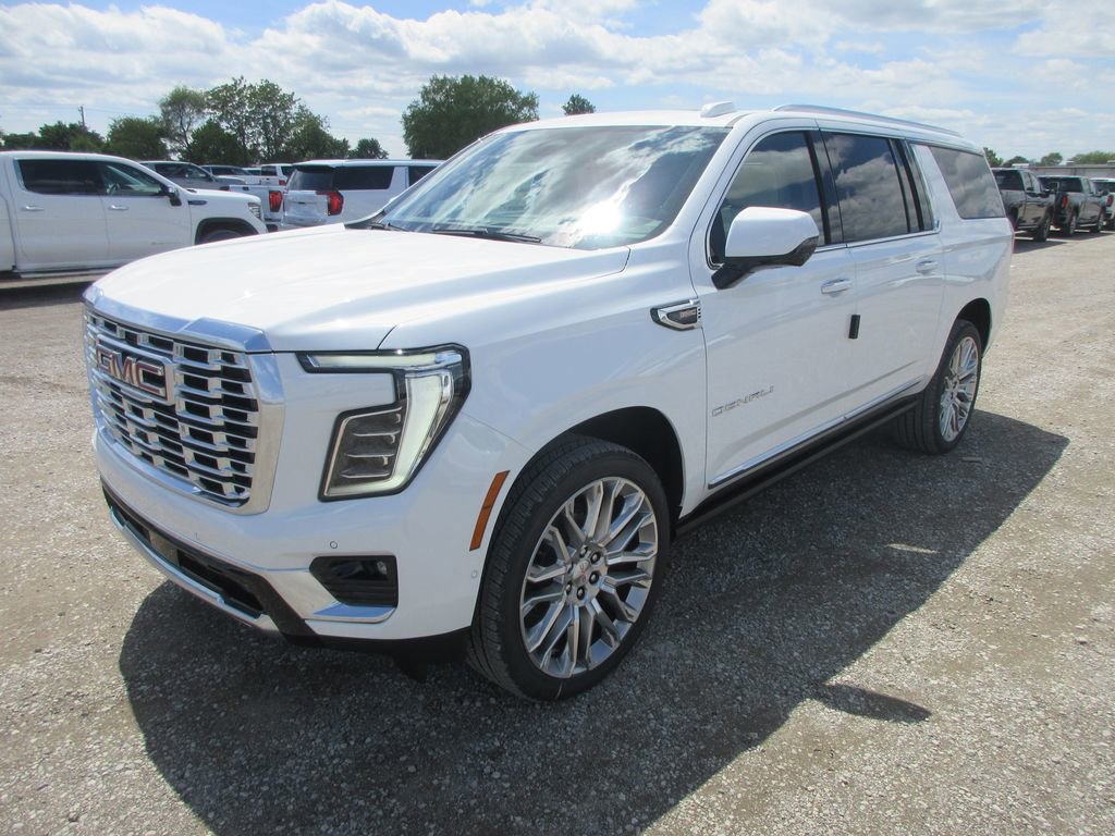 New 2026 GMC Yukon XL Denali w/ Denali Reserve Package AWD/4WD image 9