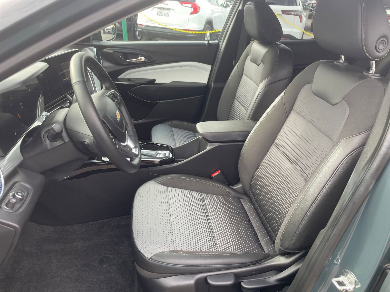 Used 2025 Chevrolet Trax LT w/ LT Convenience Package image 34