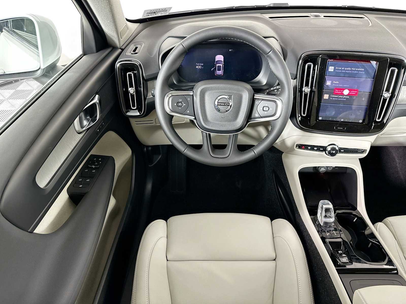 Used 2025 Volvo XC40 B5 Plus w/ Protection Package Premier image 18