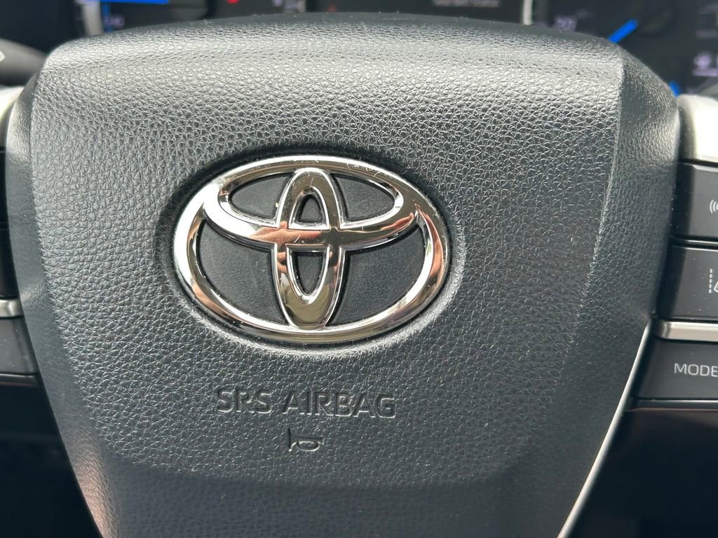 Used 2023 Toyota Highlander LE FWD image 38