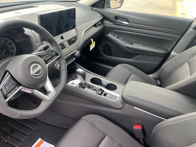 Used 2025 Nissan Altima 2.5 SV w/ SV Premium Package image 18