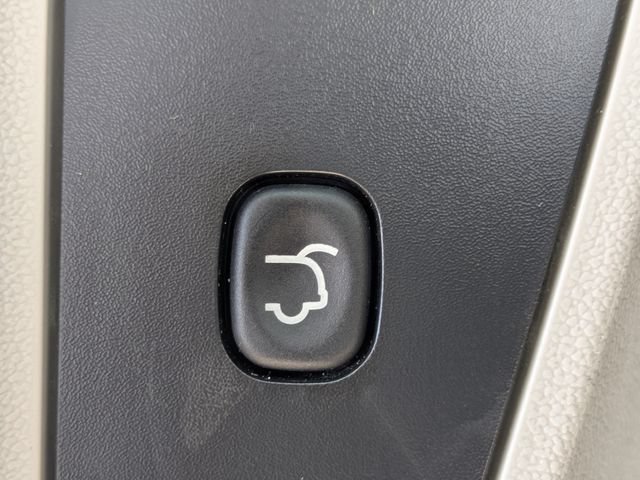 Used 2013 Dodge Grand Caravan SXT w/ Rear Park Assist Pkg FWD image 16