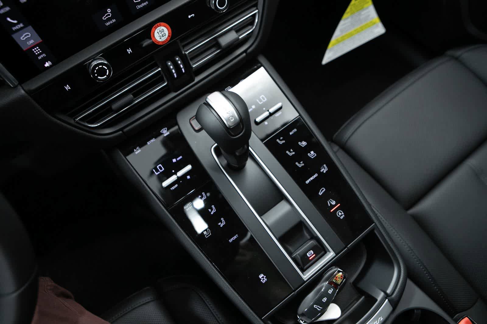 New 2026 Porsche Macan AWD/4WD image 28