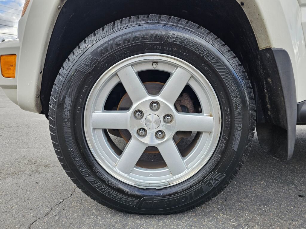 Used 2005 Jeep Liberty Limited image 25