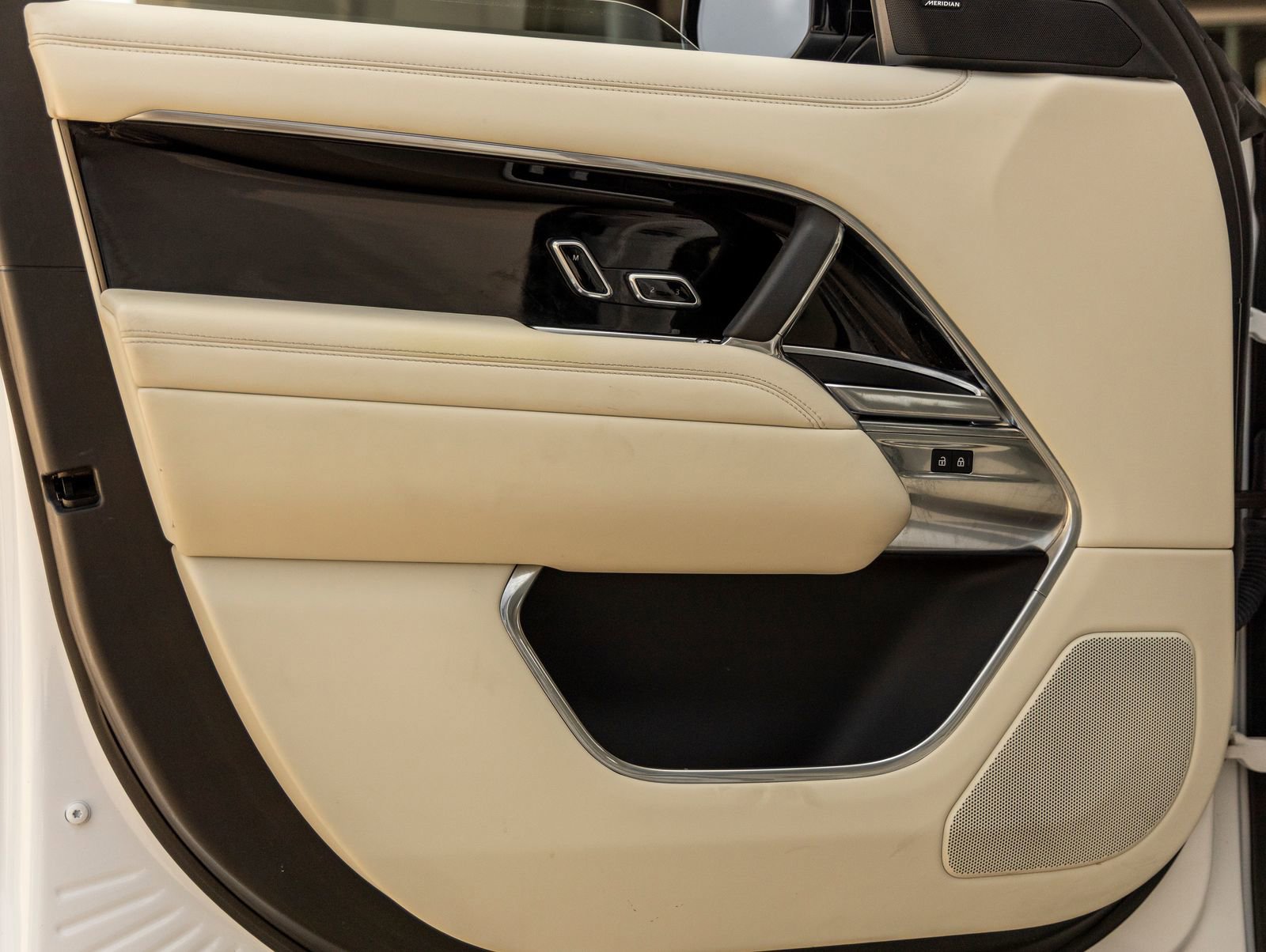 Used 2023 Land Rover Range Rover SE AWD/4WD image 18