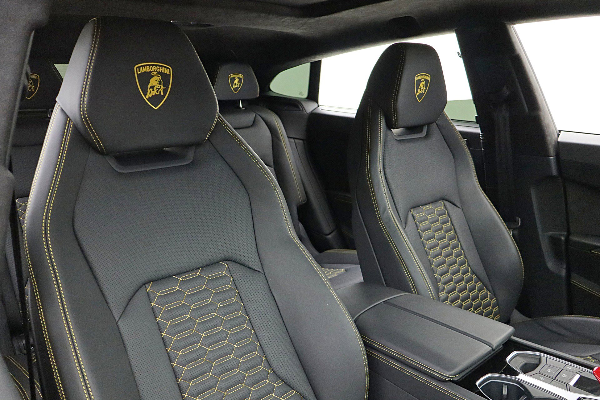 Used 2022 Lamborghini Urus image 31