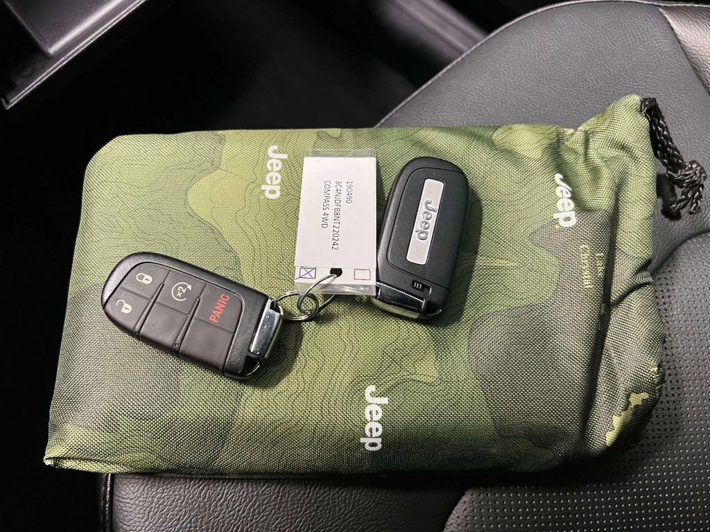 Used 2022 Jeep Compass Latitude image 35