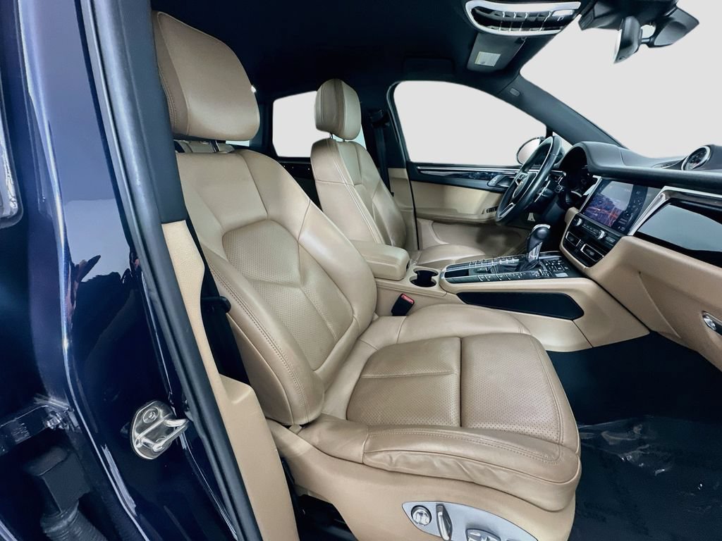 Used 2020 Porsche Macan AWD/4WD image 29