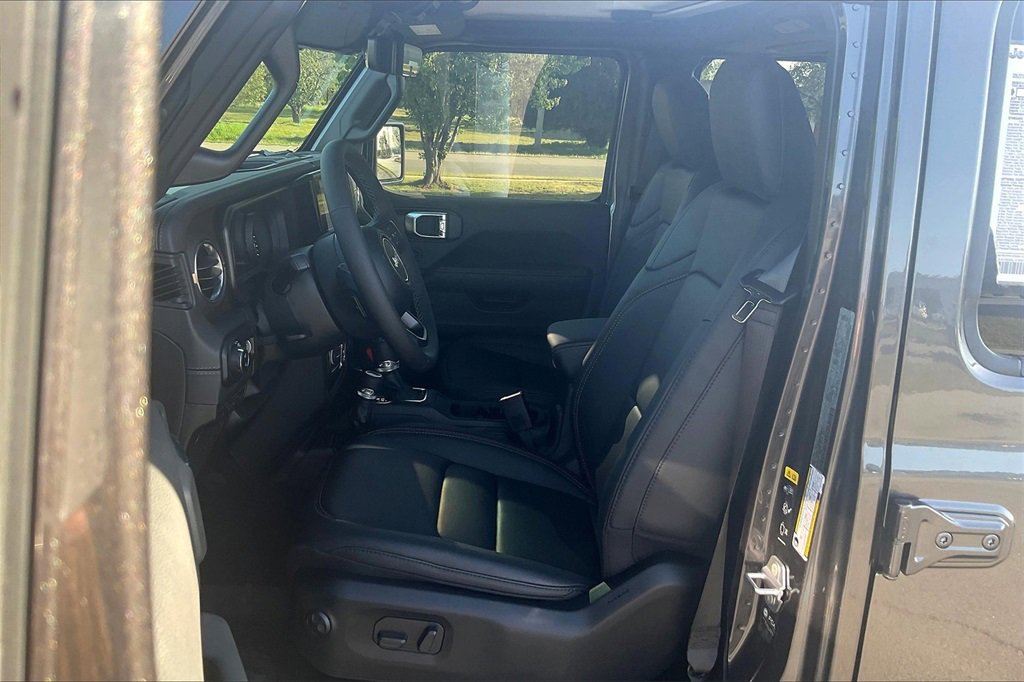 New 2025 Jeep Gladiator Sport w/ Premium Package image 9