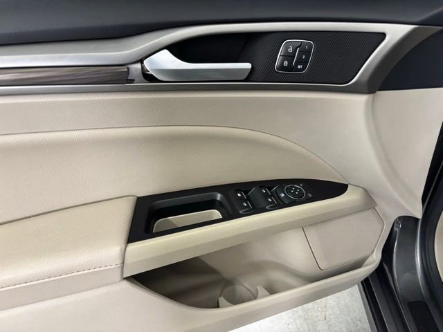 Used 2017 Ford Fusion SE image 10