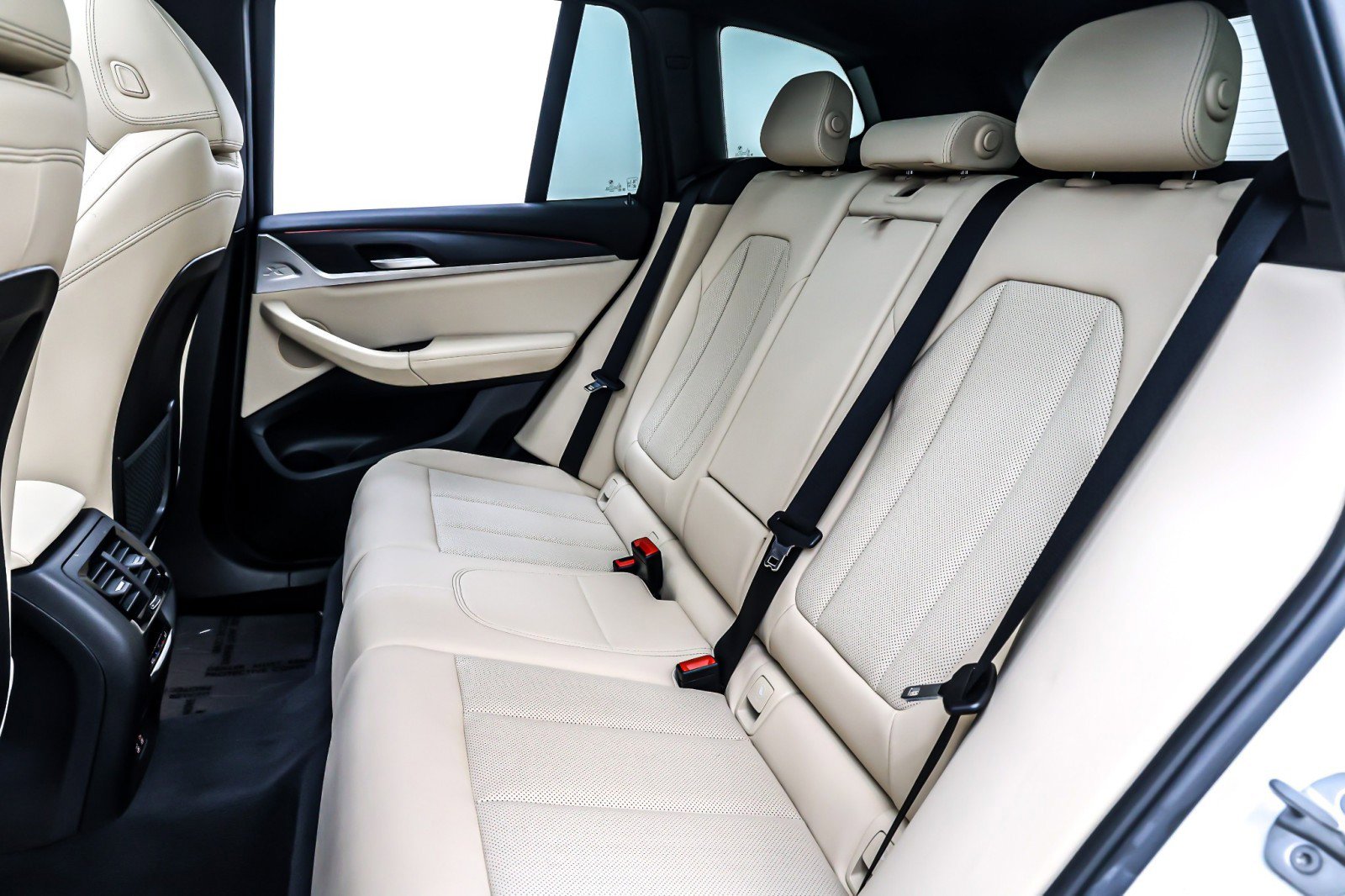 Used 2024 BMW X3 sDrive30i w/ Premium Package image 9