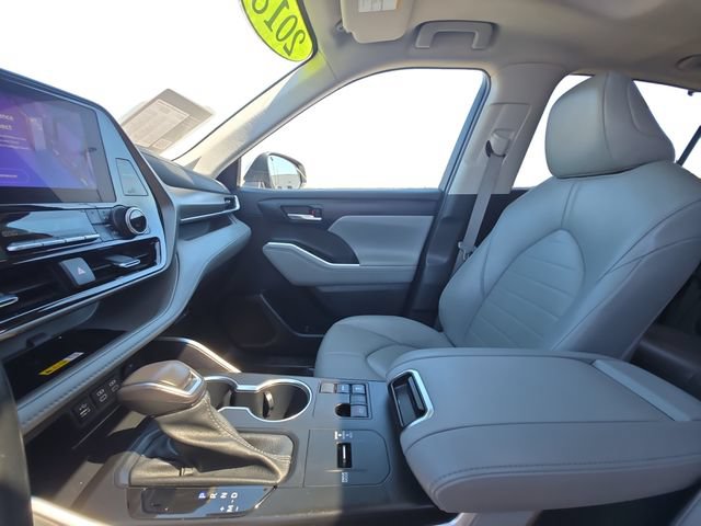 Used 2023 Toyota Highlander XLE FWD image 9
