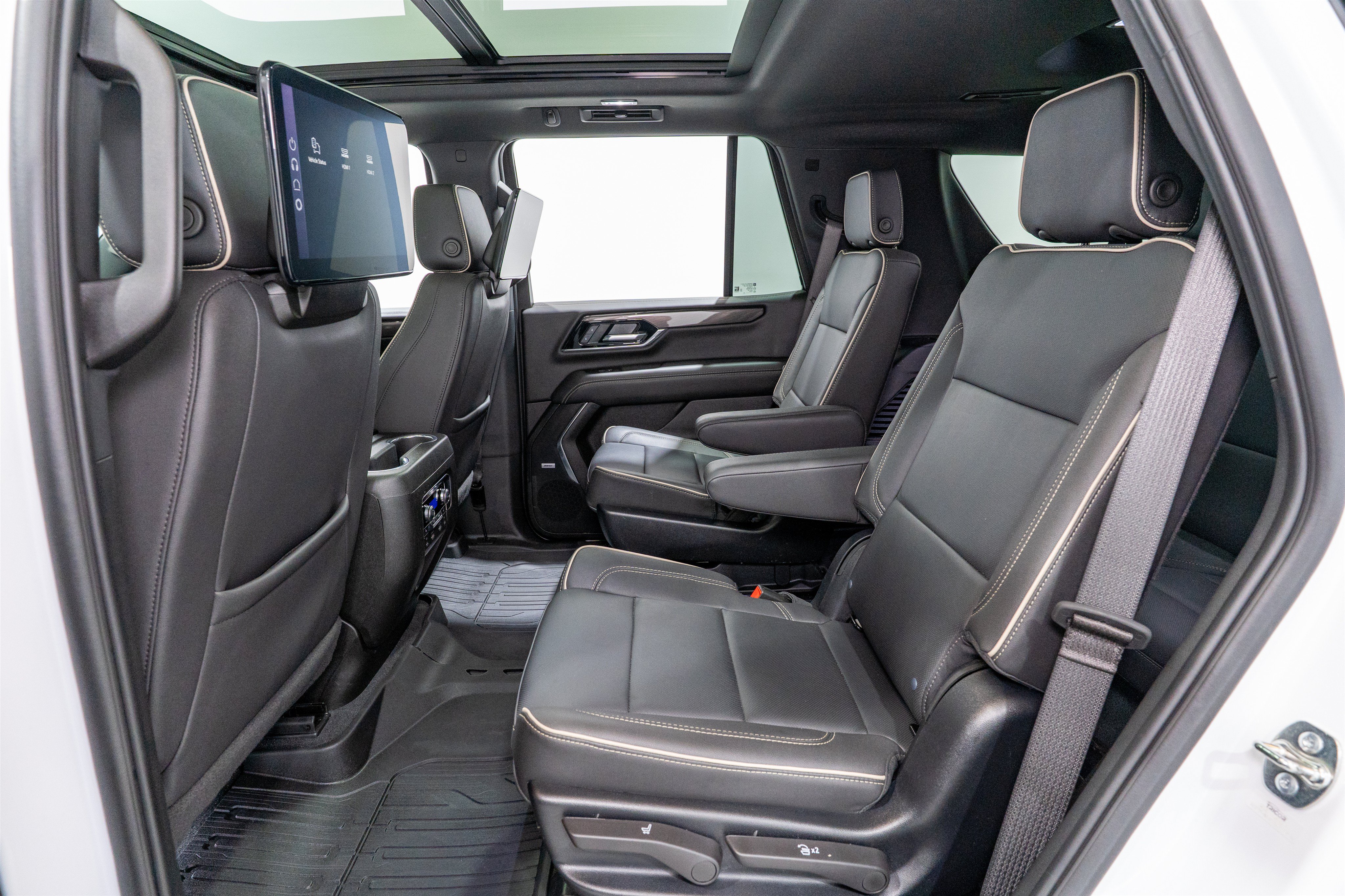 Used 2025 GMC Yukon Elevation w/ Elevation Premium Package AWD/4WD image 33