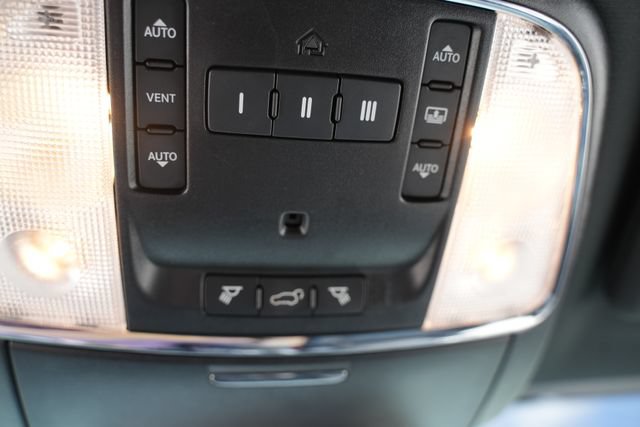 Used 2021 Jeep Grand Cherokee Trailhawk w/ Trailhawk Luxury Group AWD/4WD image 38