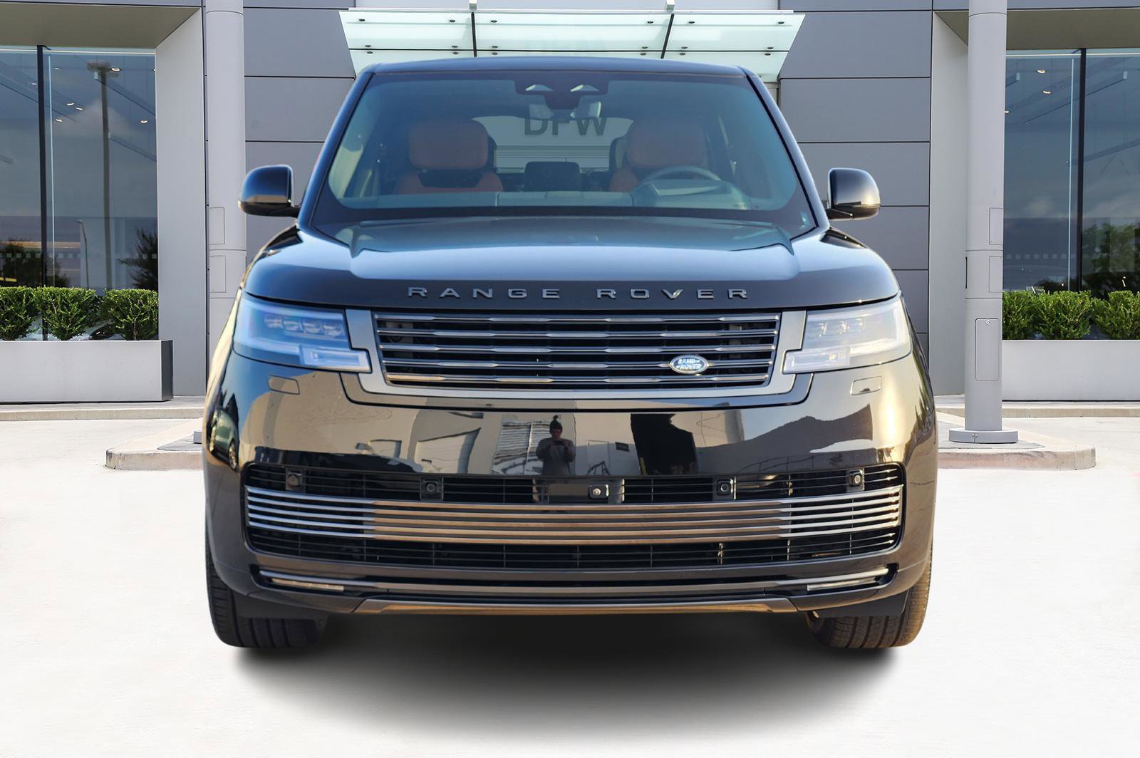 New 2025 Land Rover Range Rover SV image 2