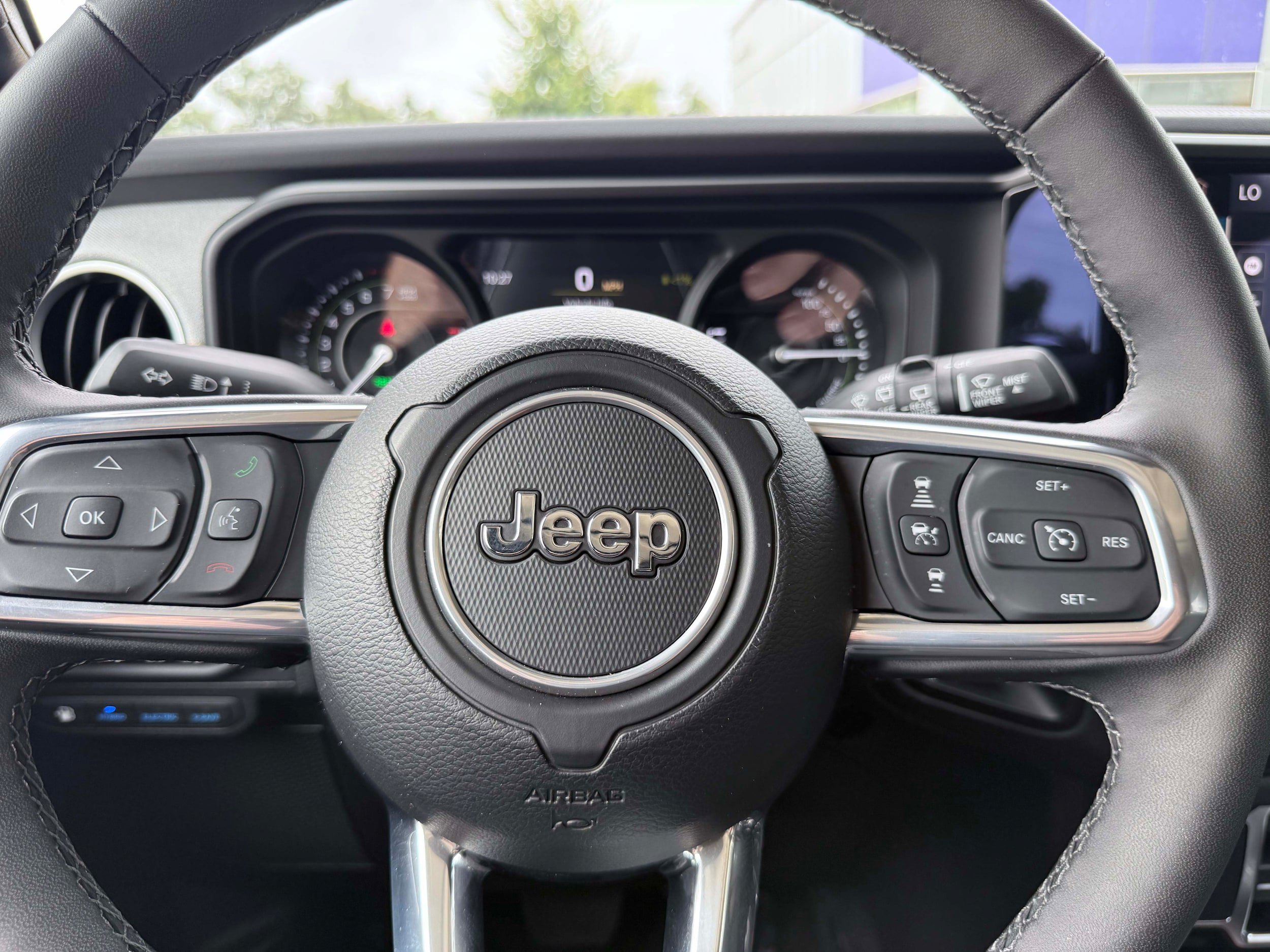 Used 2025 Jeep Wrangler Unlimited Sahara AWD/4WD image 18
