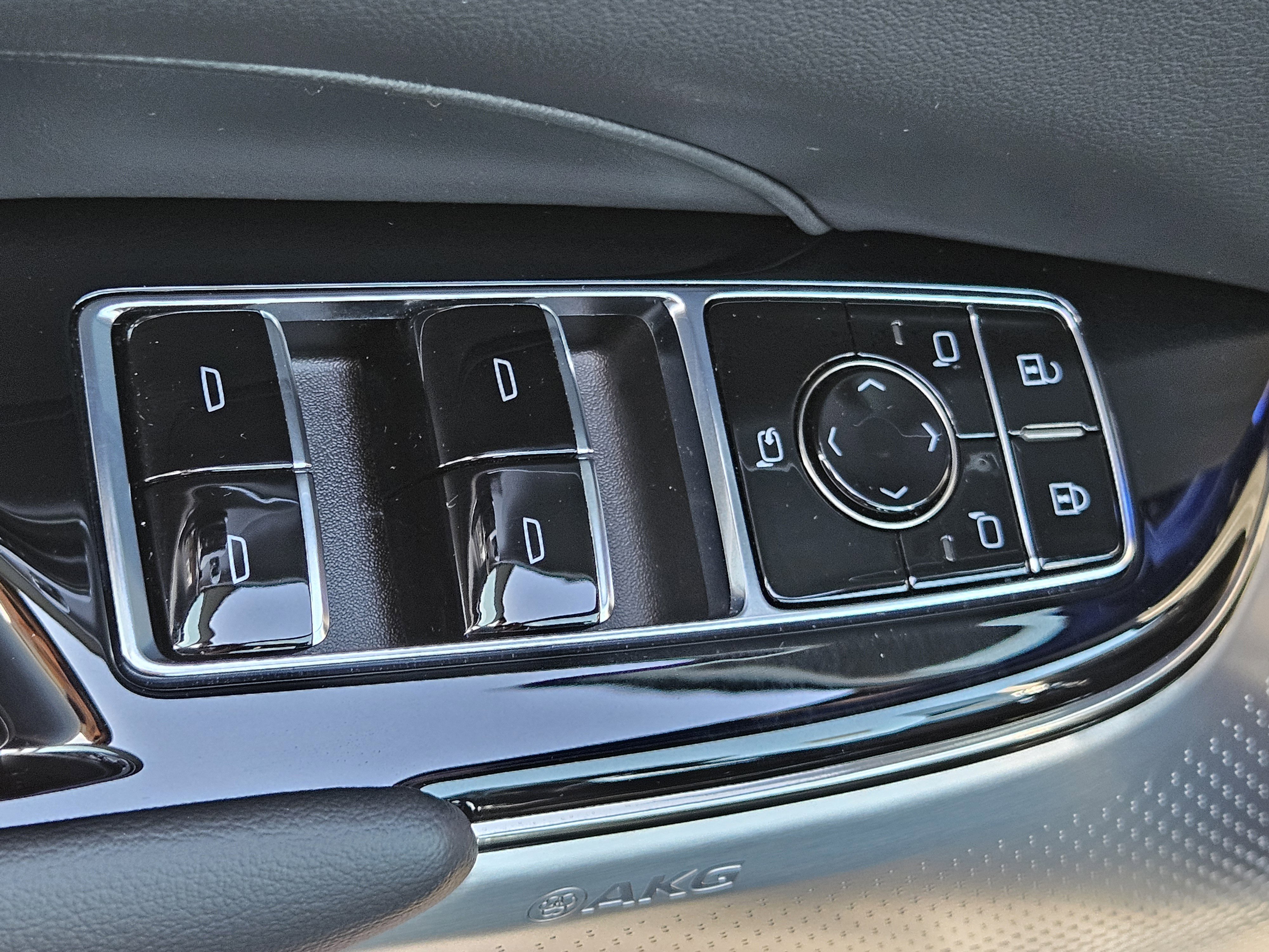 New 2026 Cadillac Lyriq V image 21