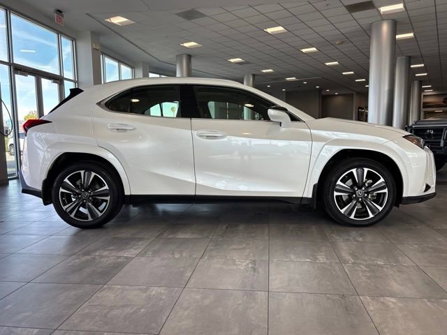 Used 2022 Lexus UX 200 w/ Premium Package image 2