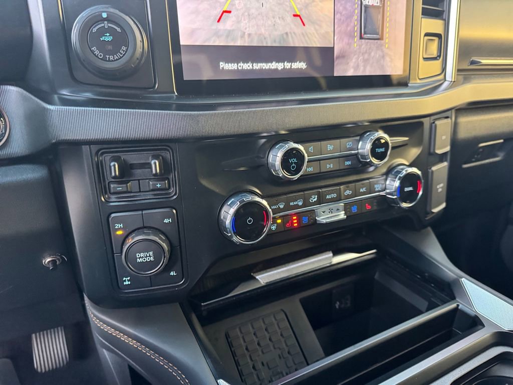 Used 2024 Ford F350 Platinum w/ FX4 Off-Road Package image 40