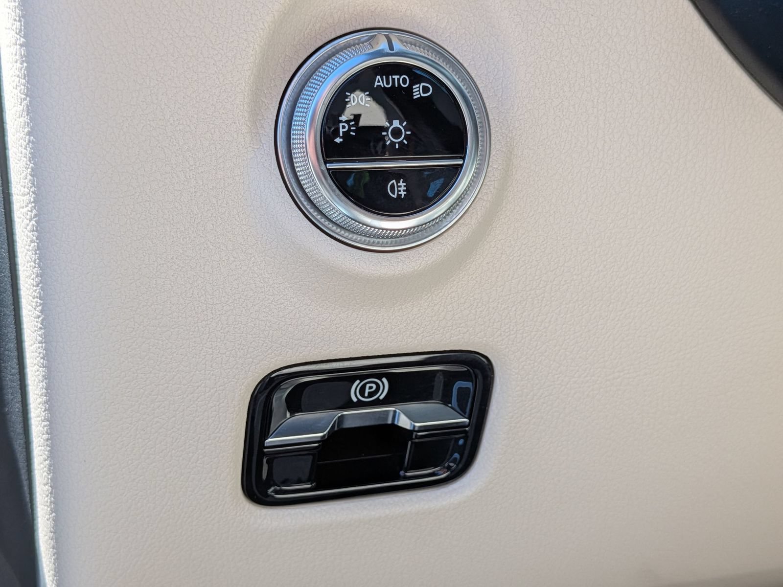Used 2023 Mercedes-Benz C 300 4MATIC Sedan image 17