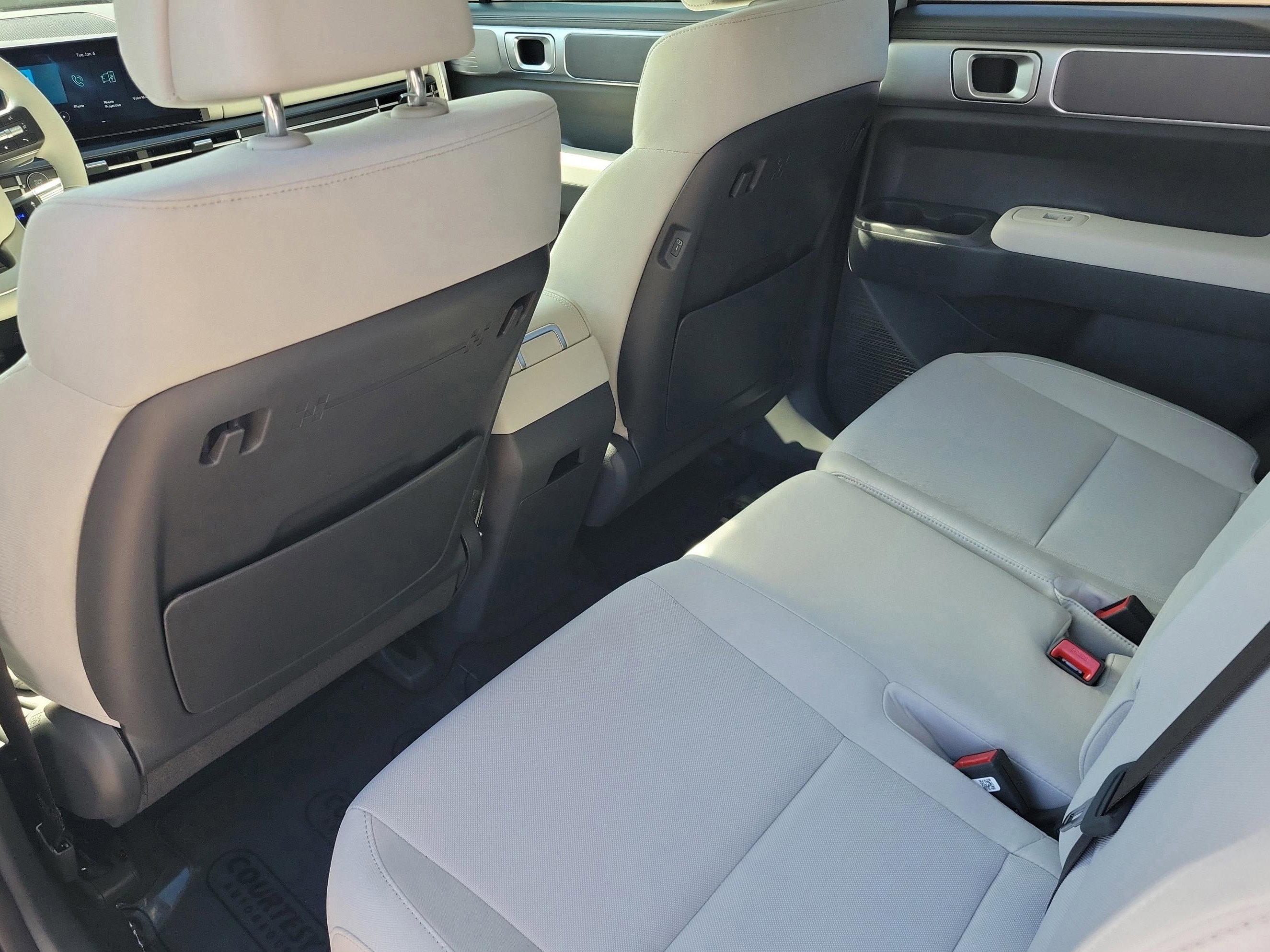 New 2026 Hyundai Santa Fe SE image 11