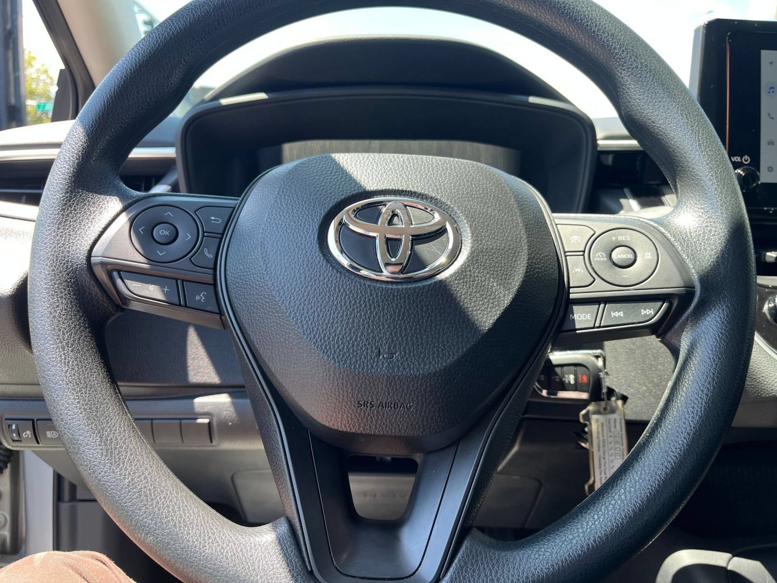 Used 2025 Toyota Corolla LE FWD image 28