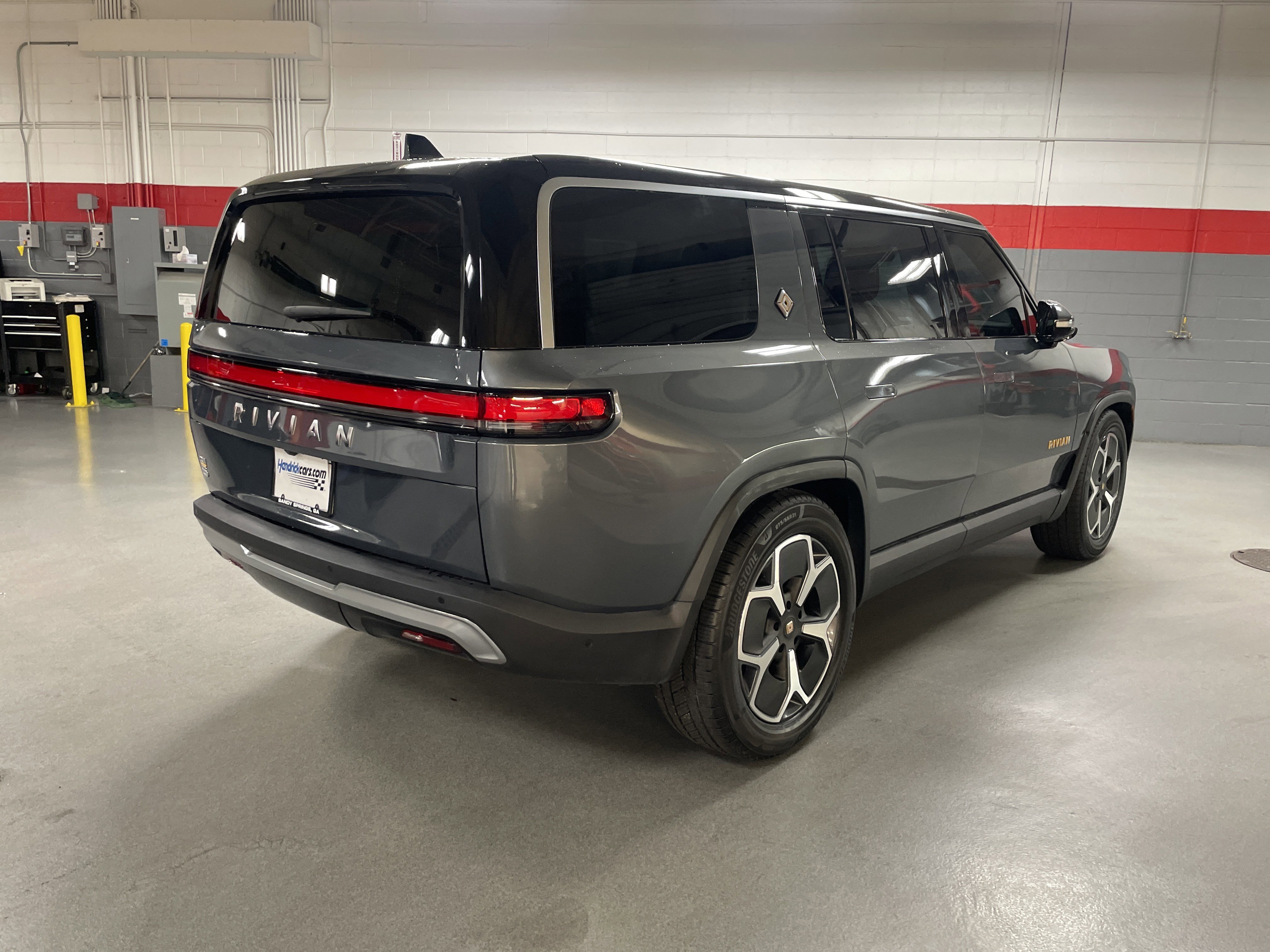 Used 2024 Rivian R1S Adventure image 10