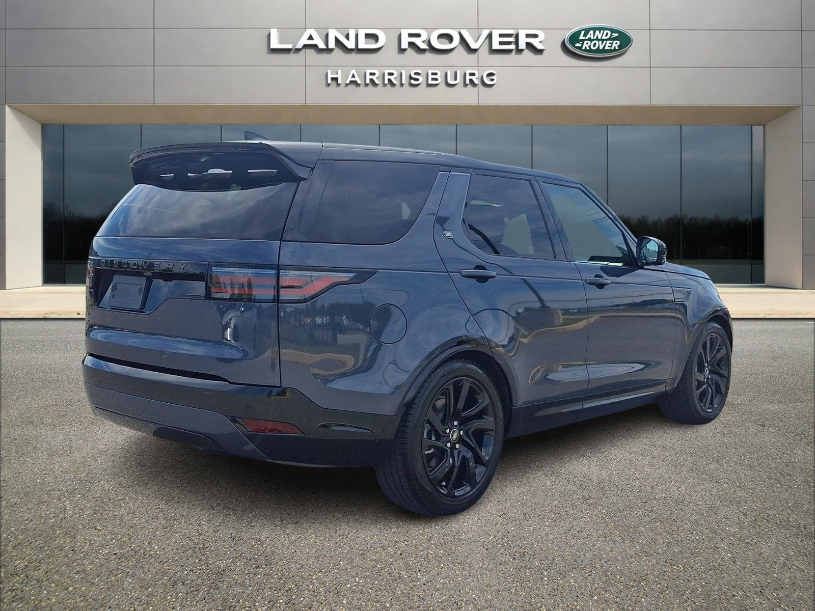 Used 2025 Land Rover Discovery Dynamic SE AWD/4WD image 4