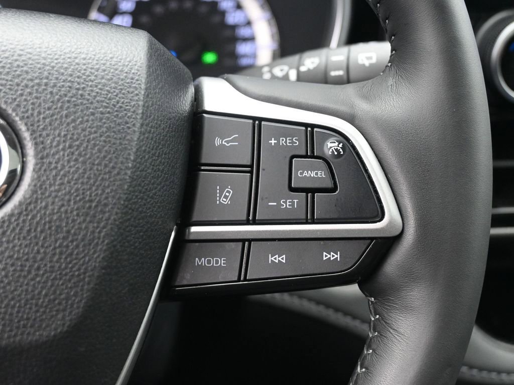 Used 2024 Toyota Highlander XLE image 14