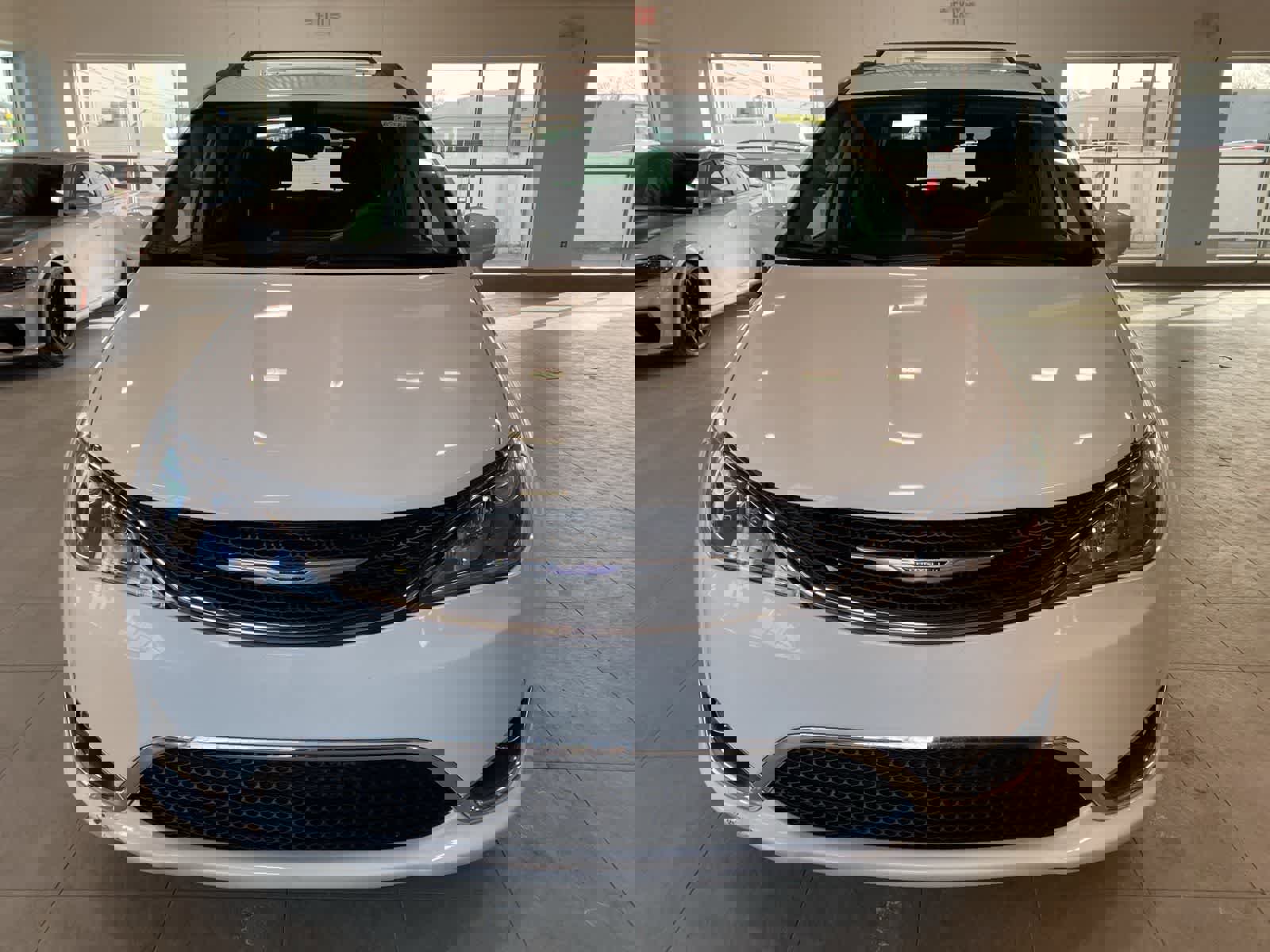 Used 2018 Chrysler Pacifica Touring Plus image 8