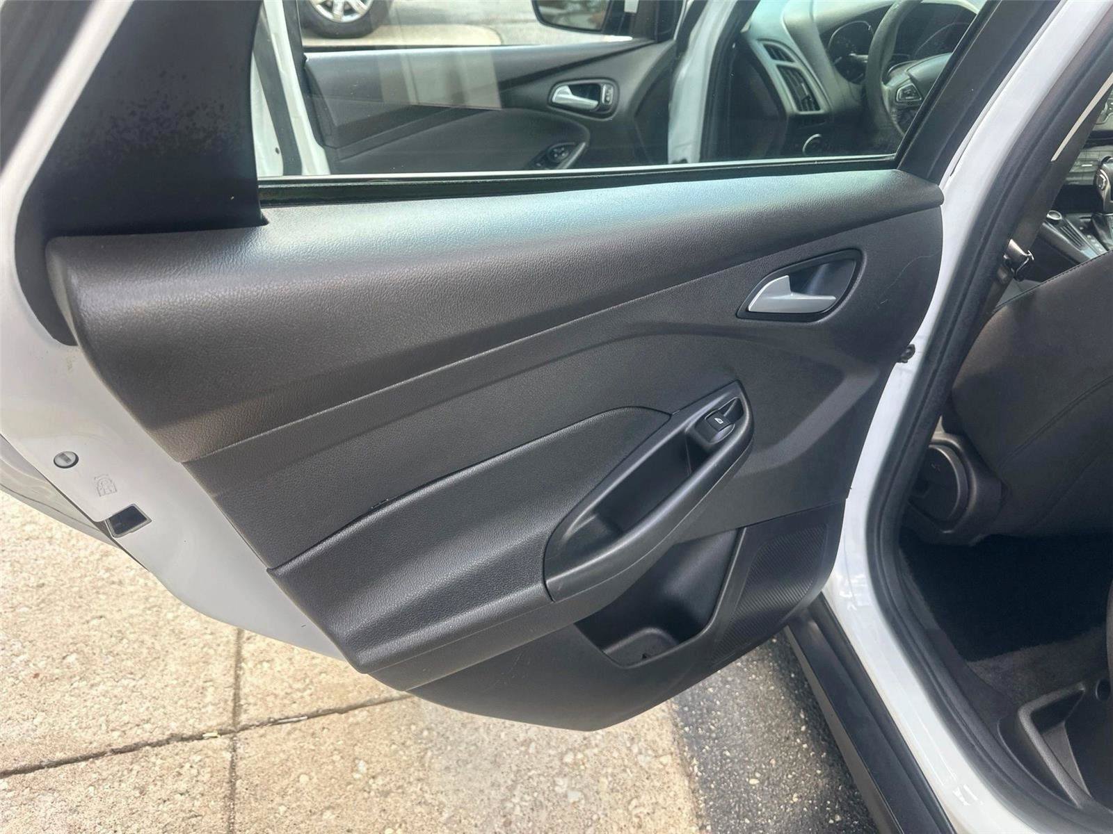 Used 2017 Ford Focus SE FWD image 15