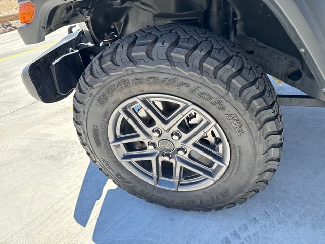 Used 2025 Jeep Gladiator Sport AWD/4WD image 18