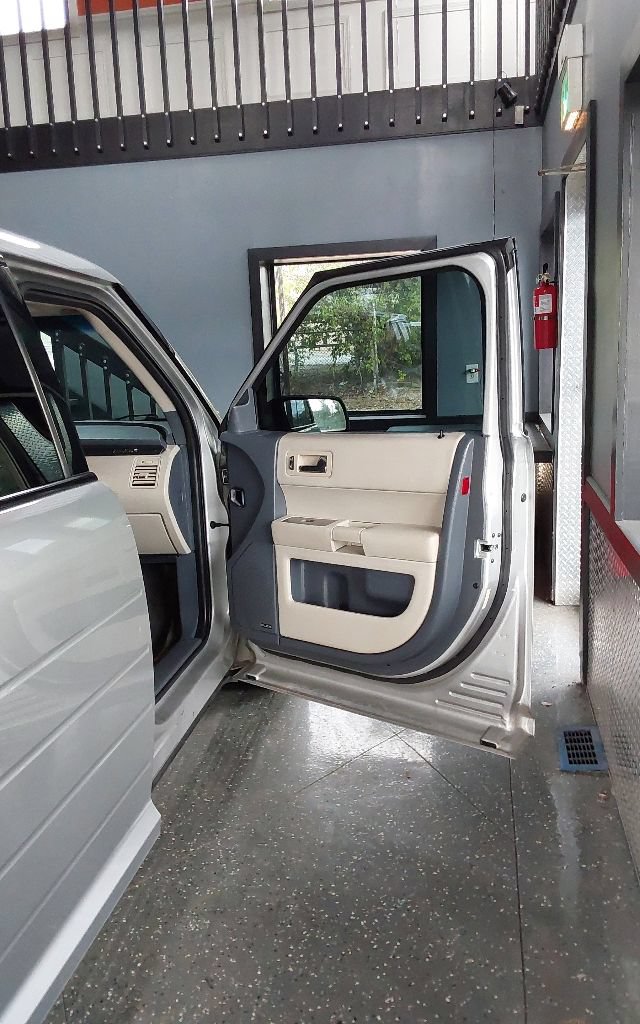 Used 2009 Ford Flex SE FWD image 12