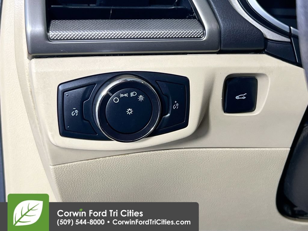 Used 2014 Ford Fusion SE FWD image 19