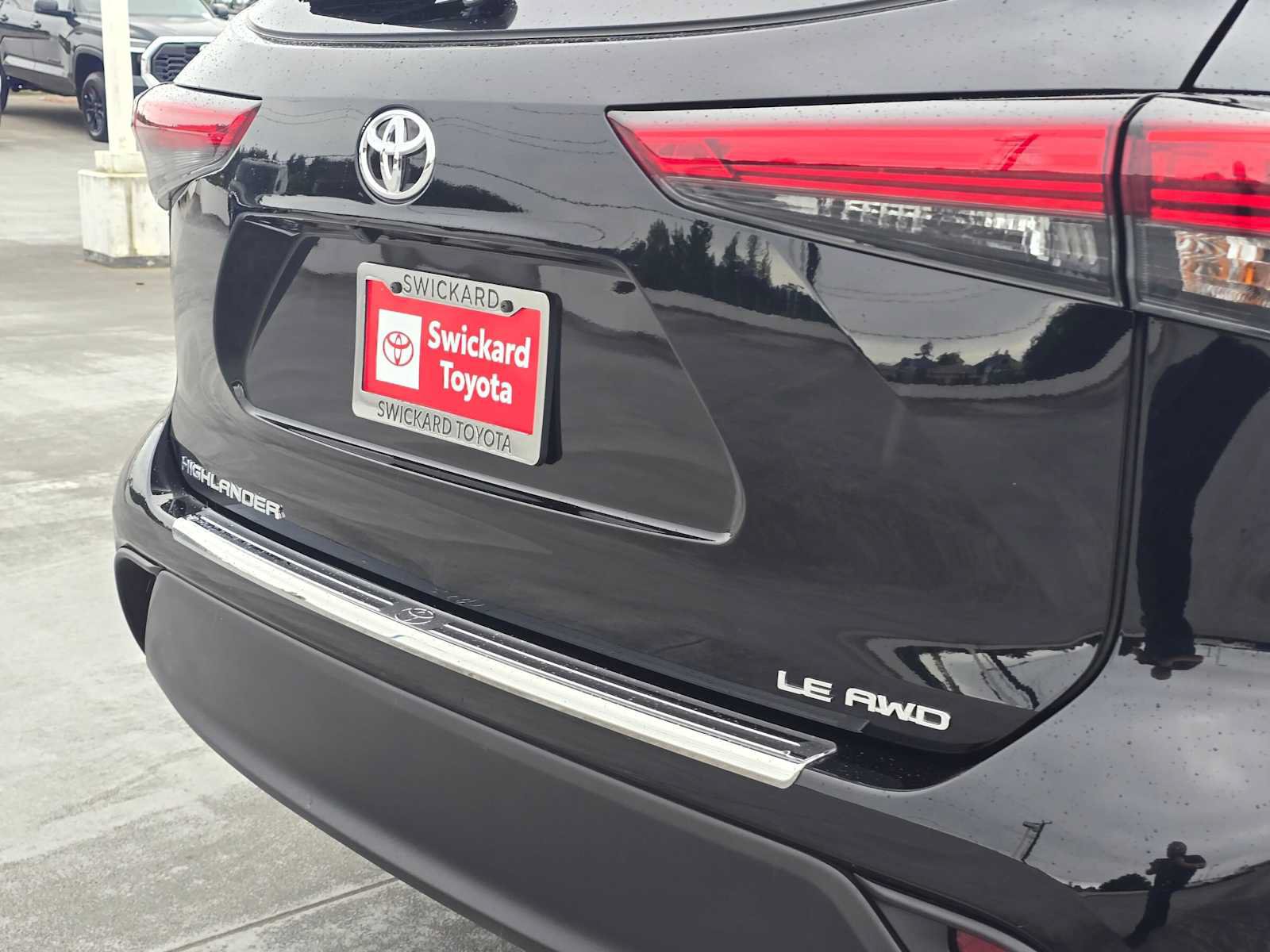 Used 2023 Toyota Highlander LE AWD/4WD image 13