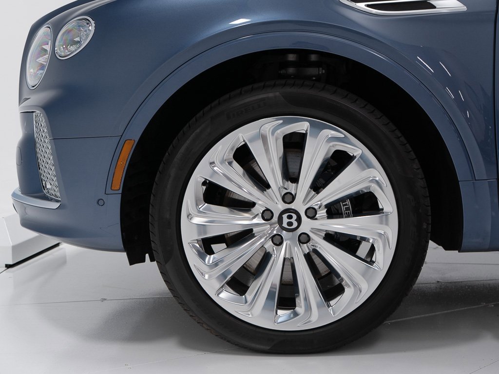Used 2025 Bentley Bentayga image 44