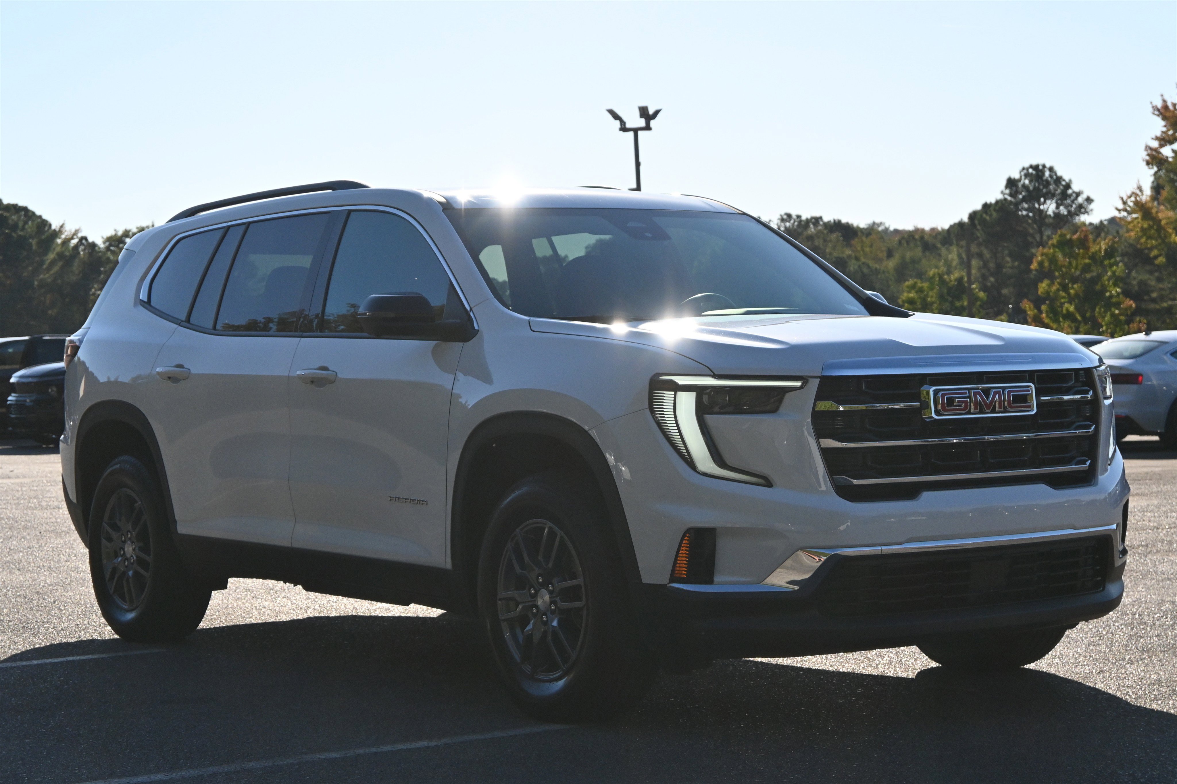 Used 2025 GMC Acadia Elevation image 11