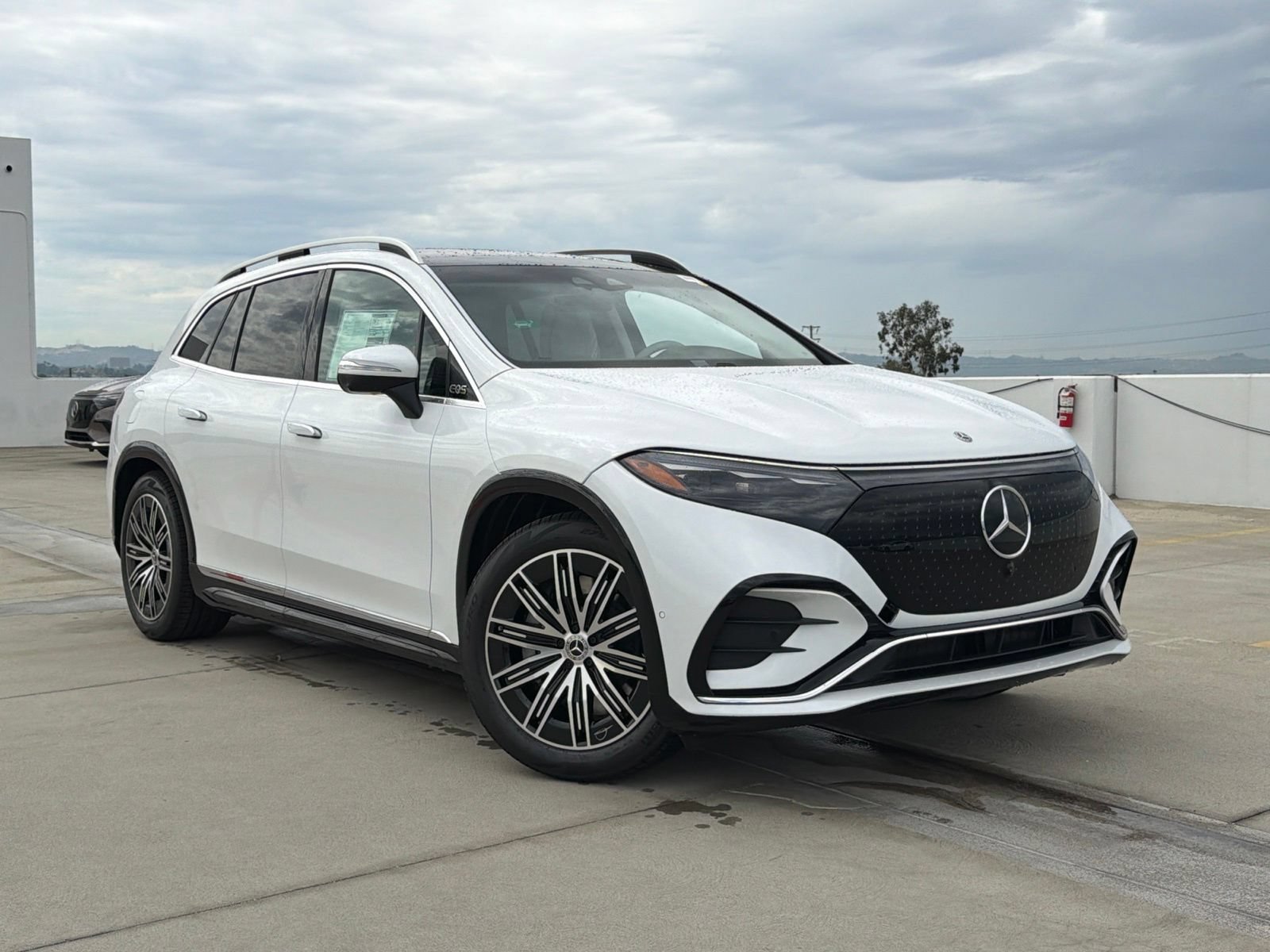 New 2027 Mercedes-Benz EQS 400 4MATIC SUV image 2