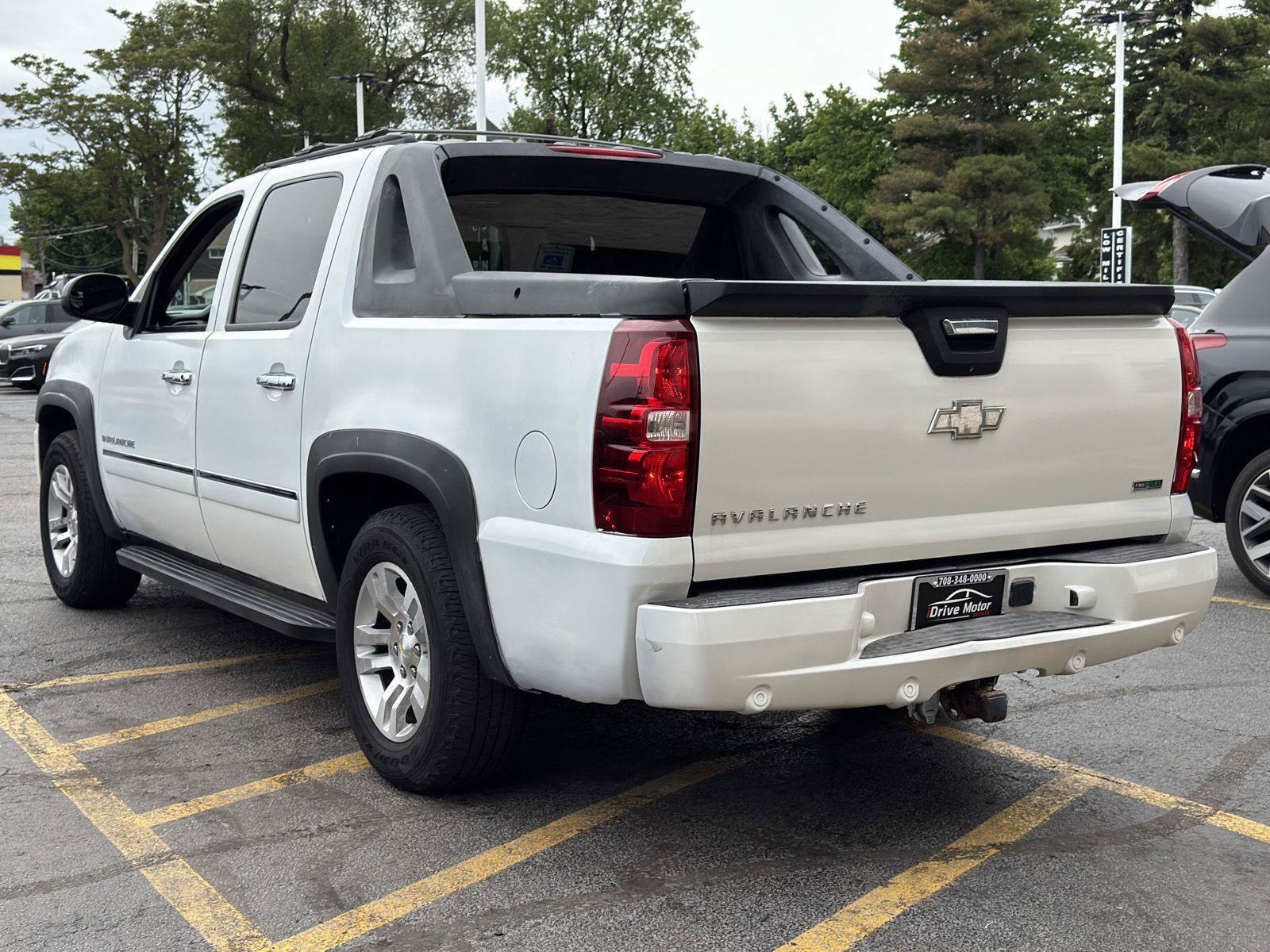 Used 2011 Chevrolet Avalanche LTZ AWD/4WD image 9