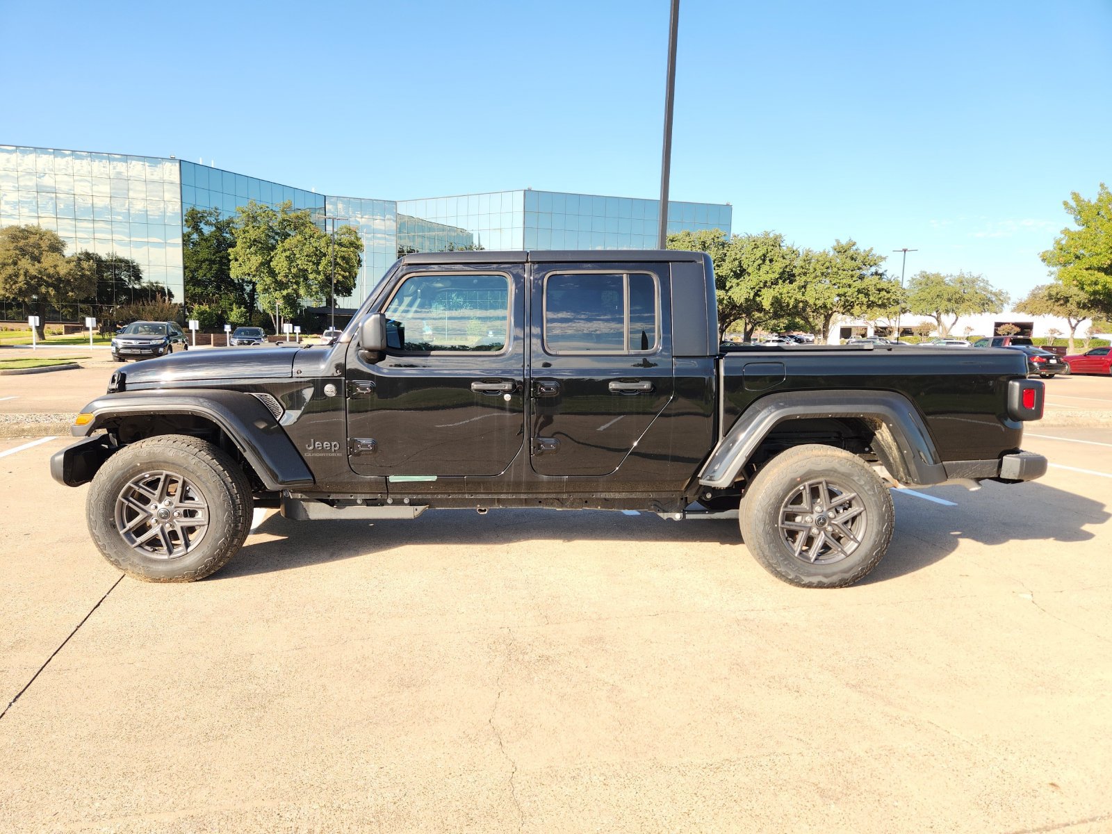 New 2026 Jeep Gladiator Sport AWD/4WD image 3