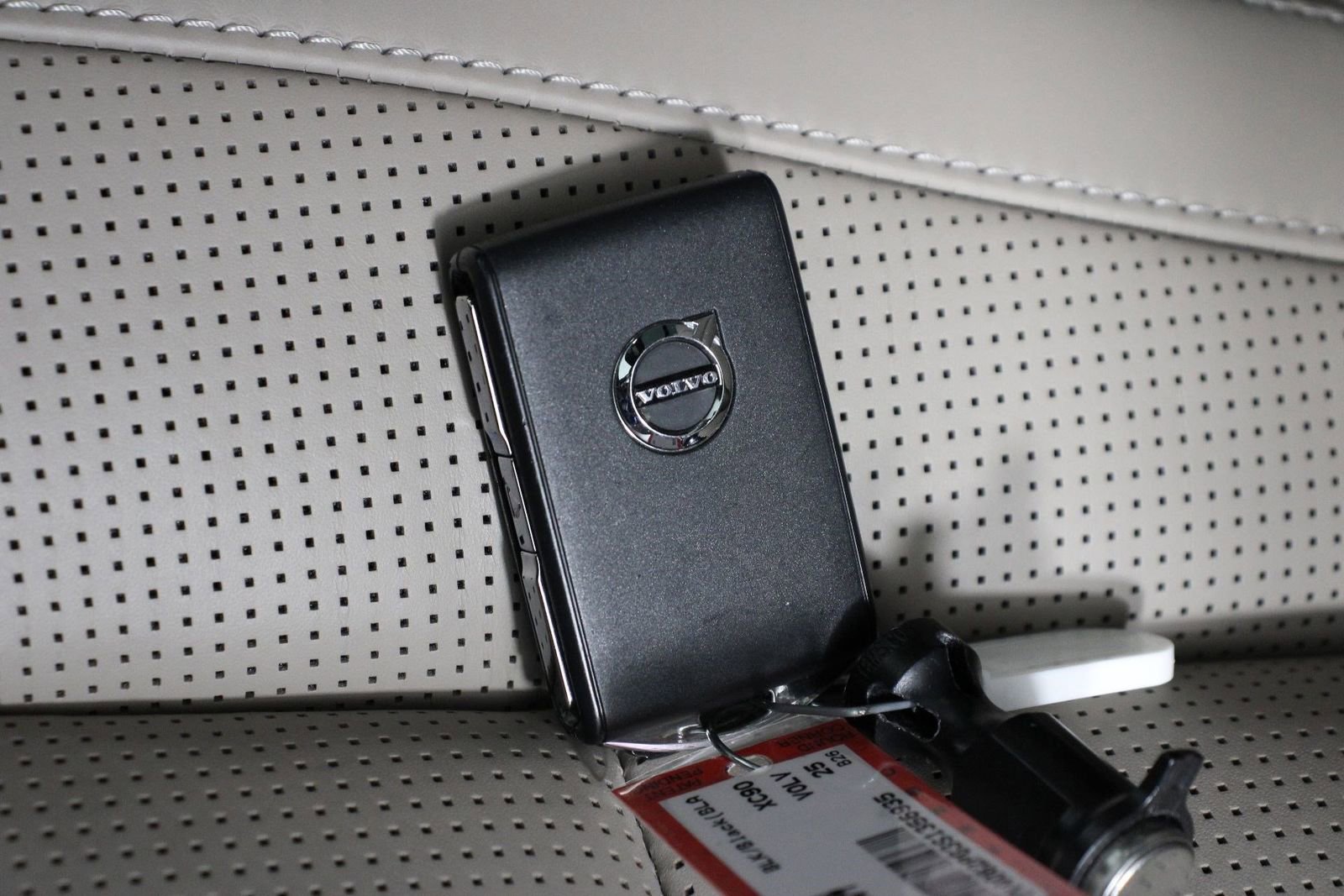 Certified 2025 Volvo XC90 B6 Ultra image 33