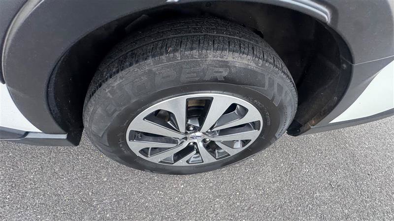 Used 2023 Subaru Outback Premium AWD/4WD image 31