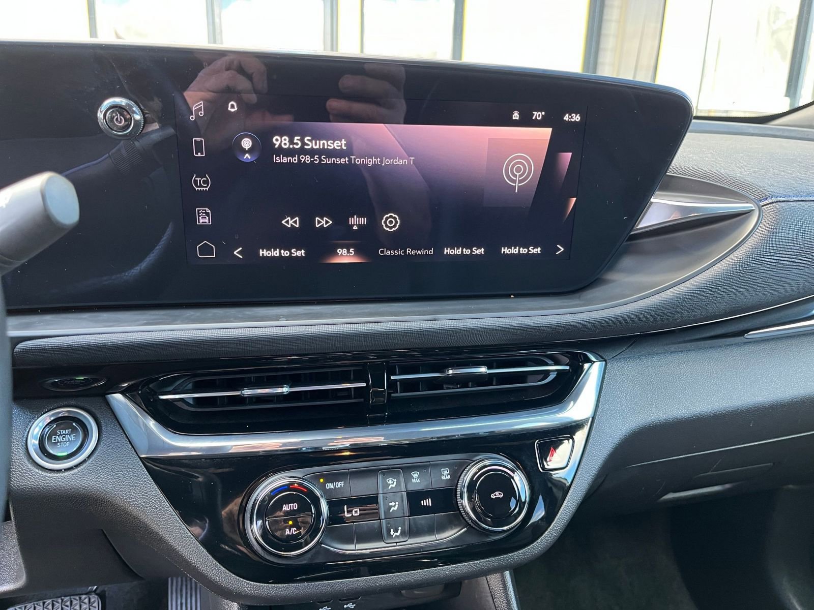 Used 2025 Buick Envista Sport Touring image 17