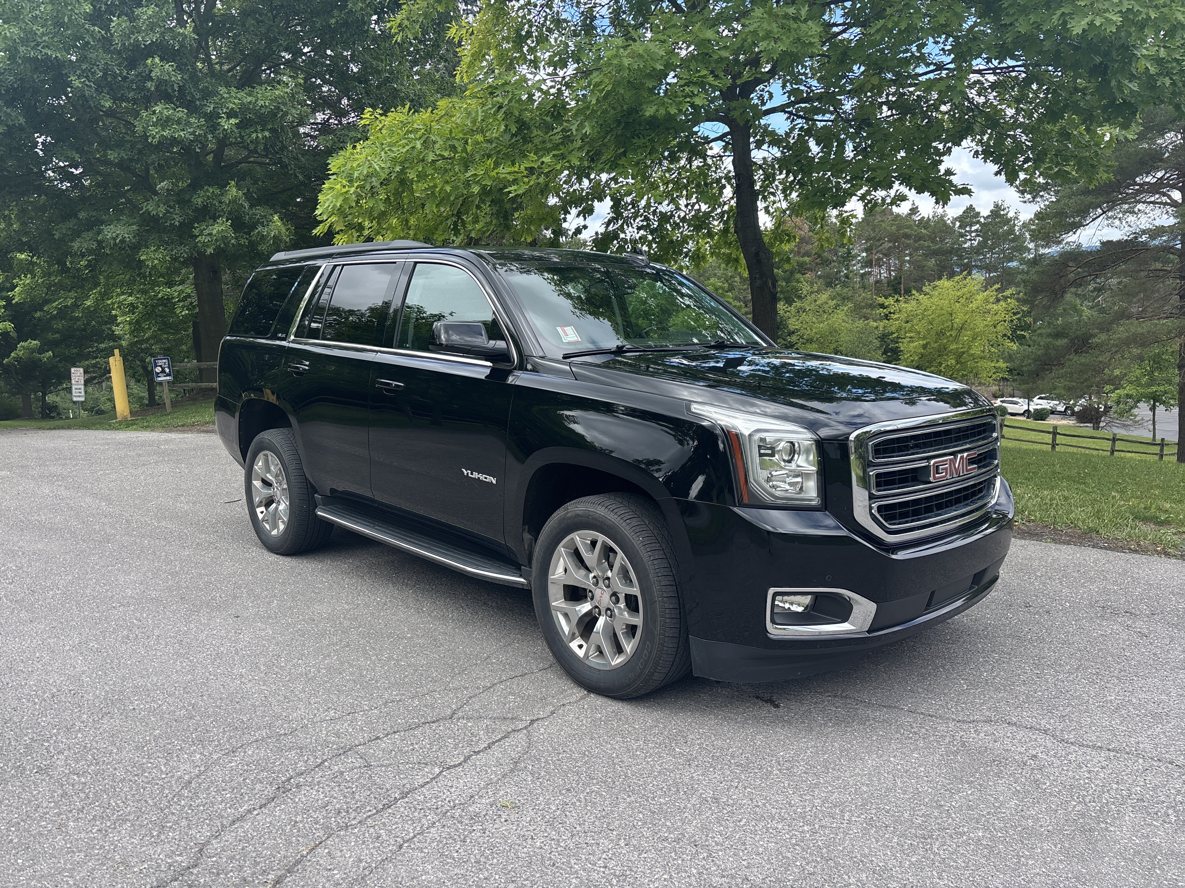Used 2018 GMC Yukon SLE w/ SLE Value Package AWD/4WD image 1