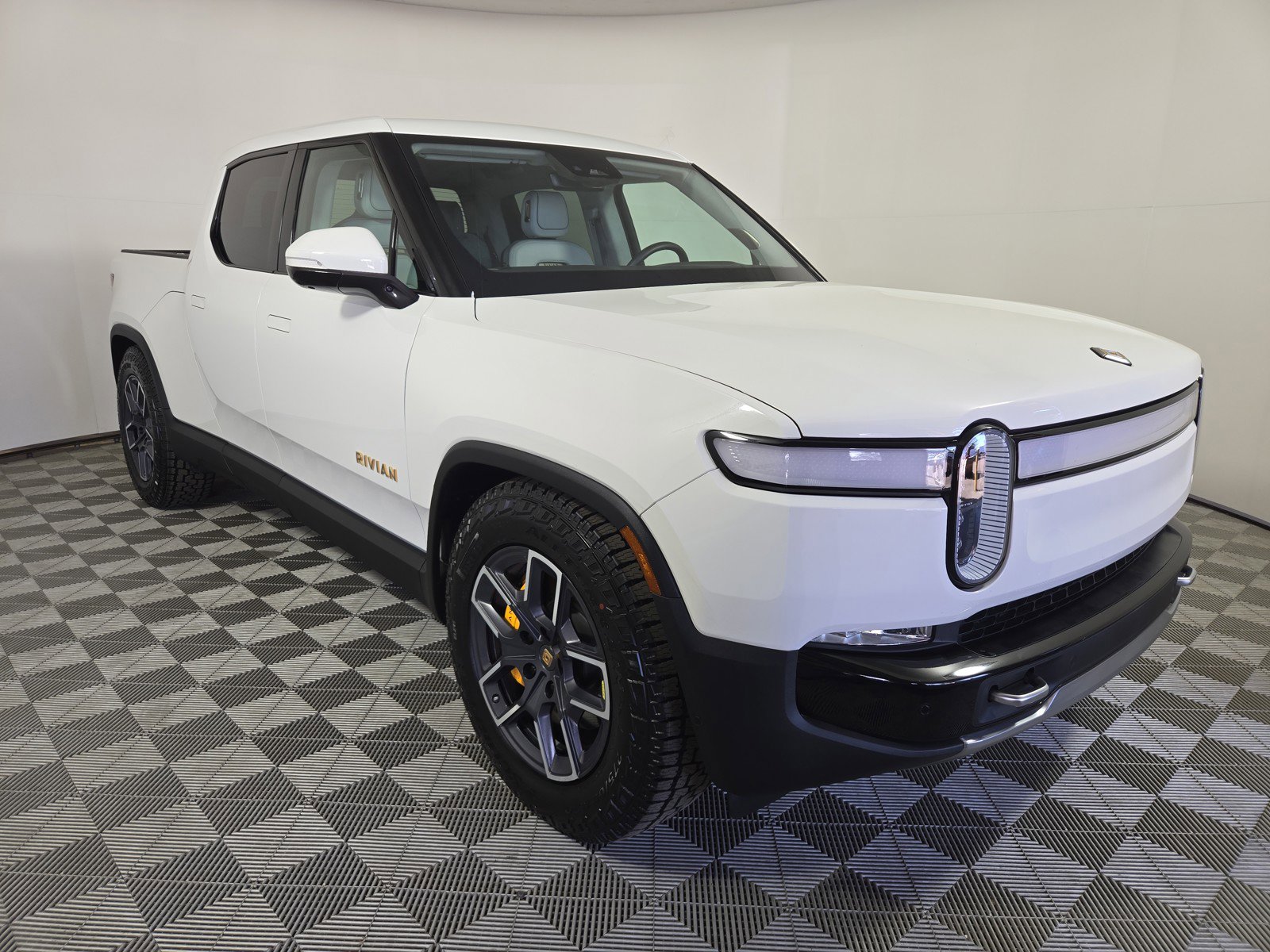 Used 2023 Rivian R1T Adventure image 7