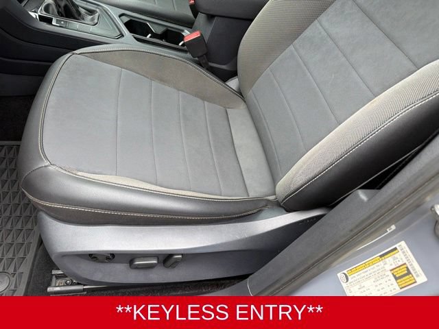 Used 2024 Volkswagen Taos SE FWD image 11