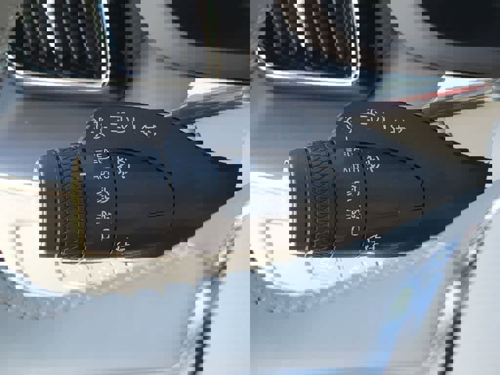 Certified 2025 Volvo XC60 T8 Core w/ Protection Package Premier image 25